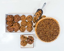 CLASSIC PECAN PIE AND PECAN PRALINE GIFT COMBINATION